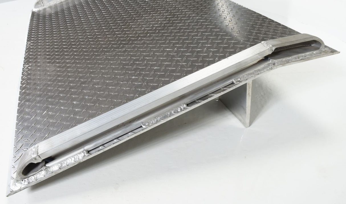 Vestil Aluminum Truck Dockboards (Welded Aluminum Curbs)
