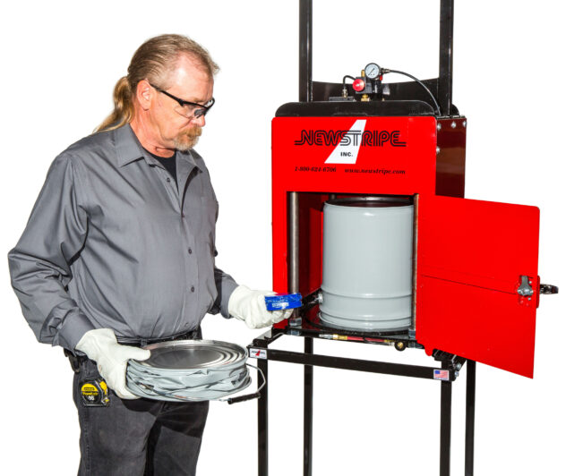 Newstripe BigSqueeze Paint Can & Pail Crusher 10001655