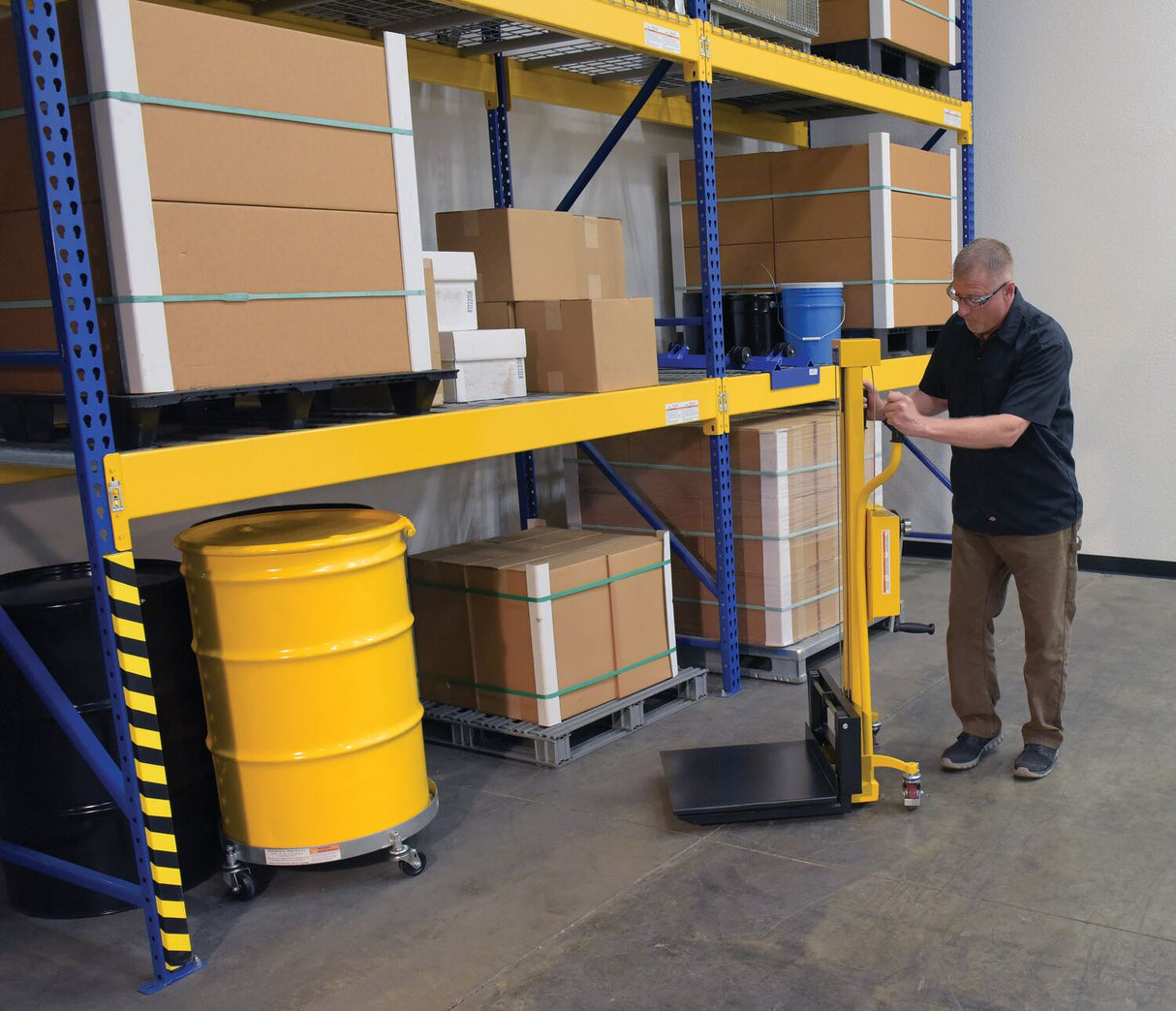 Vestil Portable Hand Winch Lifter