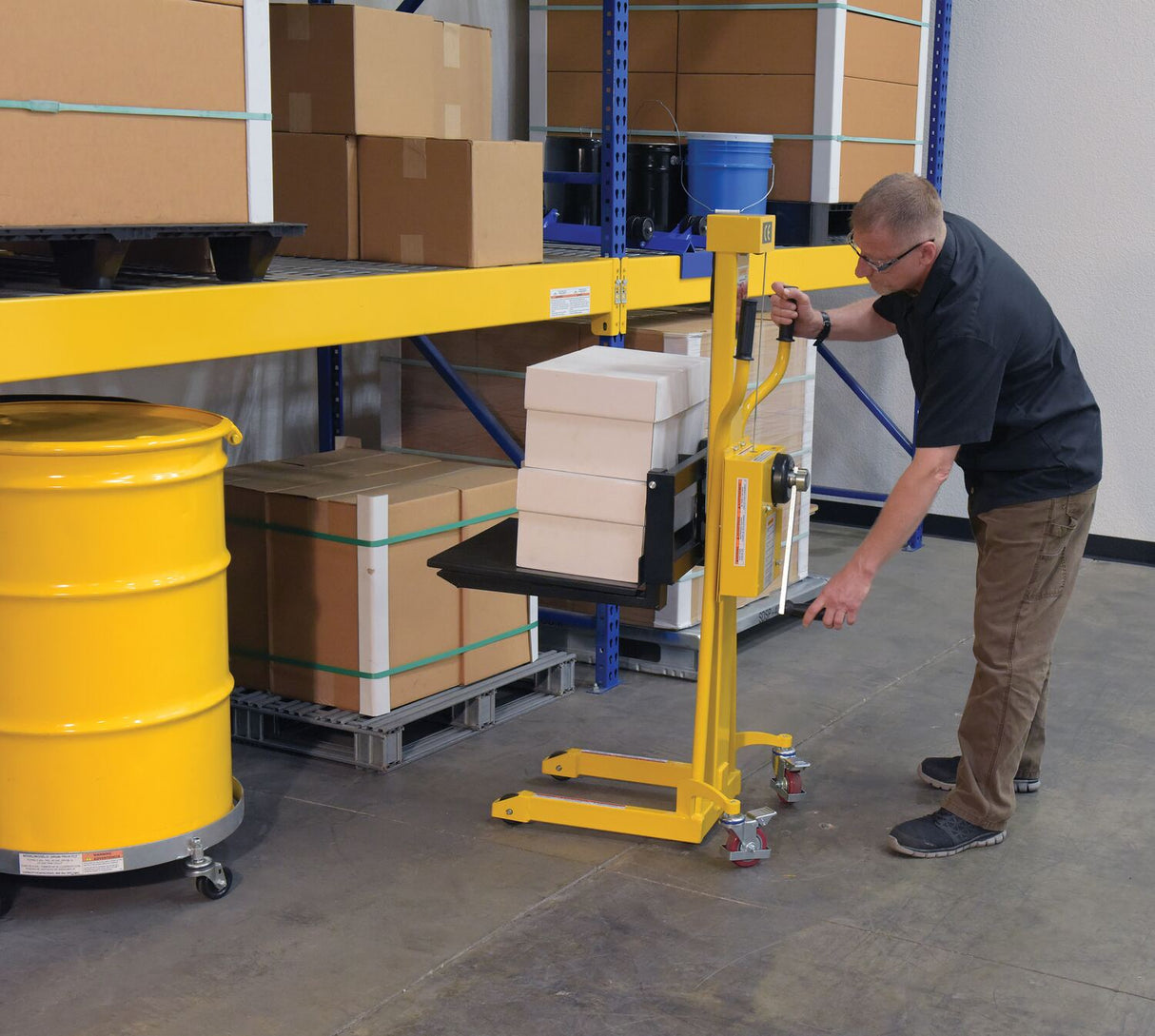 Vestil Portable Hand Winch Lifter