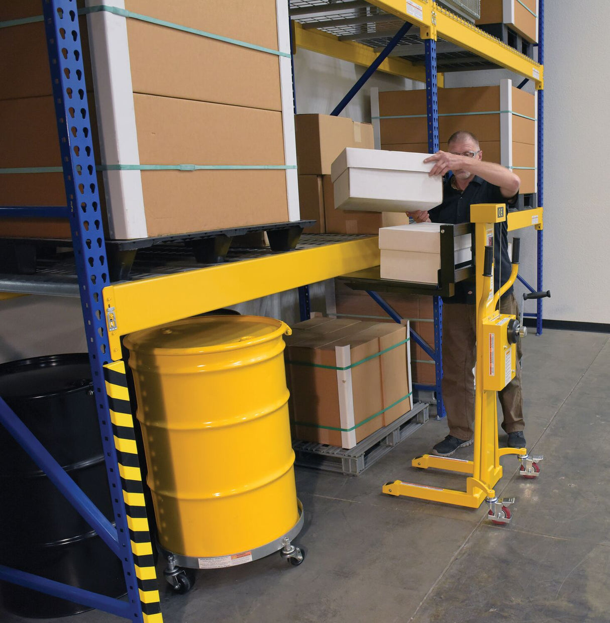 Vestil Portable Hand Winch Lifter