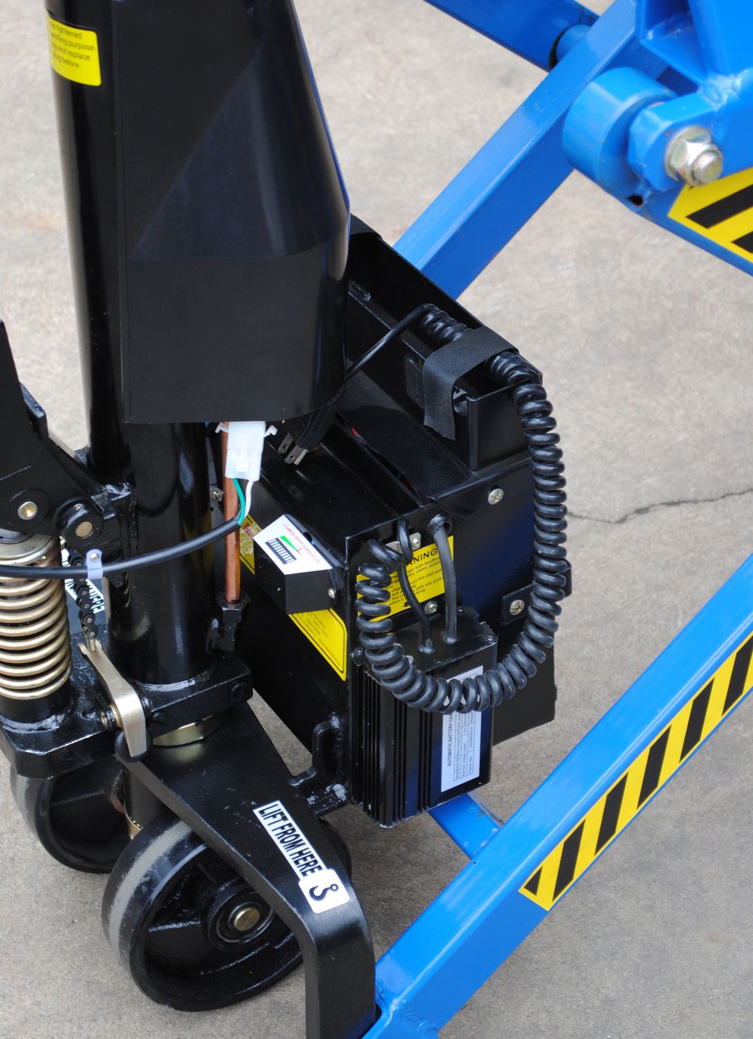 Vestil Dual Power Tote Lifter