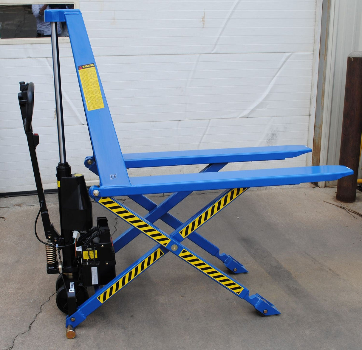 Vestil Dual Power Tote Lifter